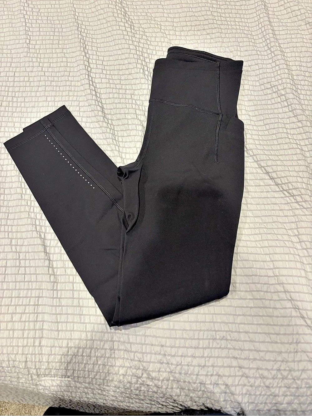 Women’s Lulu fast and free size 6 28’ inseam